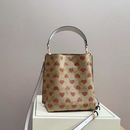 Heart Shaped Bag Crossbody Designer Bags for Women Purse Luxury Bucket Shoulder Elegant Work Handbags 240108