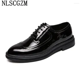 Dress Shoes Patent Leather Coiffeur Mens Fashion Office 2024 Brogue Men Wedding Formal Italian Zapatillas