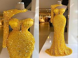 Luxury Evening Dresses Bright Yellow Sequins Beads Halter Long Sleeves Prom Dress Formal Party Gowns Custom Made Sweep Train Robe 6677618