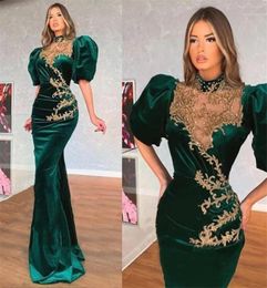 2021 Dark Green Arabic Evening Dresses High Neck Appliques Gold Pleats Puff Sleeves Mermaid Prom Gowns Velvet Party Dresses abendk1380564
