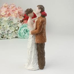 Party Supplies Abstract Cake Topper Hugging Bride And Groom Figurine Resin Wedding For / Anniversary Decoration