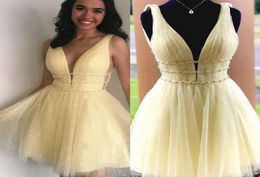 Light Yellow Homecoming Dresses V Neck Backless Short Sequined Sash Crystal Mini Cocktail Party Gowns Special Occasion Dress7350547