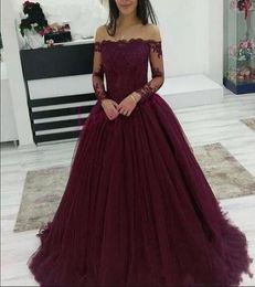 2018 Burgundy Prom Dresses Wear Boat Neck Off Shoulder Lace Applique Beads Long Sleeves Tulle Puffy Ball Gown Evening Dress4778497