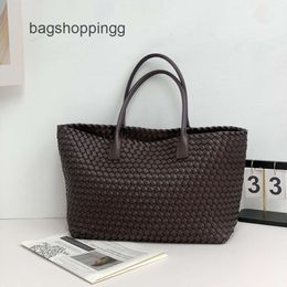 Basket New Totes Leather Bag Bottegs Shopping Classic Sided Lady Venets Cabat Capacity Woven Large Womens 2024 One Tote Handbag Bags Shoulder Double VZ1V