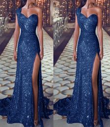 2021 Neue Gold Abendkleider Juwel Hals Perlen Paillettenspitze Langarm Mermaid Prom Kleid Sweep Zug Custom Illusion Roben de 2283317