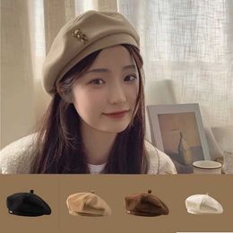 Stingy Brim Hats 2023 Autumn Winter Korean Womens Hat Metal Brand Beret Artist Warm and Cold Resistant Casual Vintage Cute Japanese Style Q240403