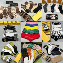 Designer New Mens Socks Absorb Sweat Breathable Sock Five Pairs Cotton Sock Brand Knit Embroidery Sock
