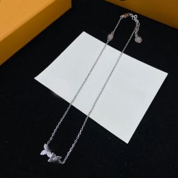 Elegant Women Crystal Clover Charm Pendant Necklaces Chain Necklaces Luxury Brand Designer Chokers Gold Silver Plated Stainless Steel Wedding Fashion Jewerlry