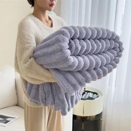 Blankets Luxury Thicken Plush Blanket Office Leisure Winter Sofa Cover Autumn Bedroom Bed Sheets Girls Gift