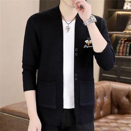 New 2024 Luxury Style Men's Sweaters Fashion Brand Fall Winter Designer Cardigan Plus Size England Style Embroidered Bee Cardigan Knit Jacket Asian size M-4XL