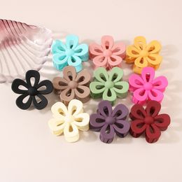 Hollow Out Flower Claw 7cm Claw Women Carge Hair Claws Hairpin headwear Shark Clip Clip Women Long Long Hair Assories 020