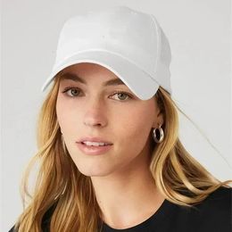 Yoga Embroidered Font Fashionable and Versatile Baseball Cap Sports Jogging Sunshade Hat Fitness Womens Gym 240326