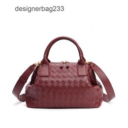Veneeta Simple Straddle Designer Bag Girl Bags Handbag Tote Woven Luxury Fashion Botteega Handbag Cowhide Bowling Single Shoulder 2024 Bauletto Womens UZCV