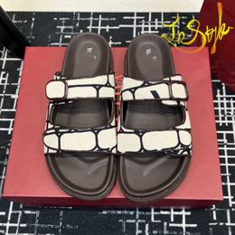 Slippers Designer Sandals Flat Womens Slippers With Buckle Shoes Italy Made Hook Loop Luxury Mens Shoes Rubber Summer Beach Black Beige Size EUR 35-45 T240407