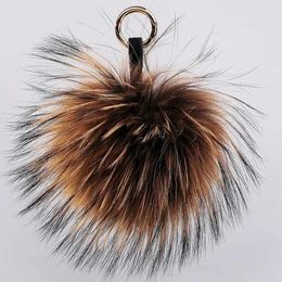 Keychains Lanyards 15cm fluffy raccoon fur ball Pom keychain Porte Clef Pompom De Fourure Llavero Pompon Chaveiro Charm bag pendant Q240403