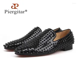 Casual Shoes Piergitar 2024 Handmade Loafers With Black Rivets Fashion Party And Prom Men's Smoking Slippers Plus Size Male Flats