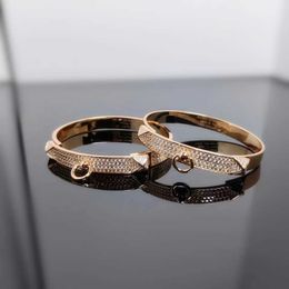 Charm Luxury Original Designer BraceletAijia H Pig Nose Womens Full Diamond High Edition Gold closure Fashion Couple Bracelet Does Not With Logo