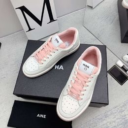 Designer Chanells Shoe Xiao Feng Tie Up Panda Shoes Bai 2024 Spring New Thick Sole Series Friendly Couple Casual Channells