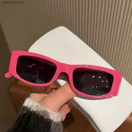 Sunglasses New Small Frame Square Sunglasses Classic Mens Retro Sunglasses Womens Decorative Letter Fashion Glasses UV400 Gafas De SolL2404