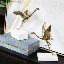 Arts and Crafts Metal Flamino Ornaments olden Bird Statue Marble Base Metal Crafts Furnishins Simulation Bird Modern Home DecorationL2447