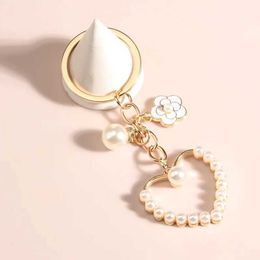 Keychains Lanyards Pearl hollow heart-shaped small flower enamel keychain golden beautiful love female DIY Jewellery gift Q240403