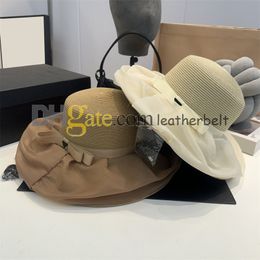 Women Luxury Straw Hat Metal Badge Bucket Hat Summer Mesh Patchwork Sunhat Classic Wide Brim Beach Fisherman Hats