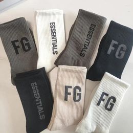 Men's Socks HSS Brand 4Pairs/Lot ESS Letters Pure Cotton Long Sock Black White Street Sports Summer Winter Casual Stocking