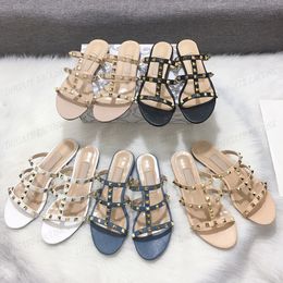 10A Summer Classic Rivet Flat Slippers Women Willow Spike Shoes Chunky Cool Sandals Elegant New Heels Beach Sandals Slipper with Box