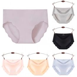 Ice Silk Seamless Underwear Anti Hip Underpanties Crotch Antibacterial Briefs Womens Panties Comfortable Breathable 240407