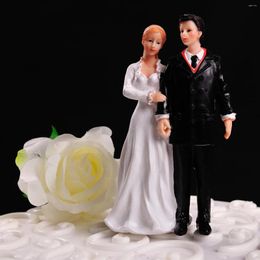 Party Supplies Personalised "Hand In Hand Winter" Dolls Bride And Groom Figurines Funny Wedding Cake Toppers Stand Topper