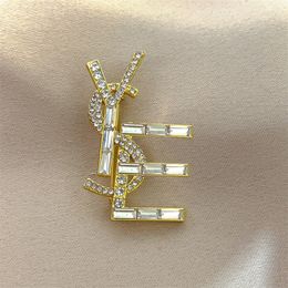 Famous designer Luxury brand brooch Socialite style suit Accessories Personality elegant temperament sweater accessory brooch Perfect for wedding parties