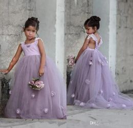 Dresses Lovely Lavender Lilac Puffy Tulle Kids Formal Wear Gowns Flower Girl Dresses with Hand Made Flowers Backless Arabic Girls Pageant