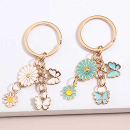 Keychains Lanyards Cute Enamel Keychain Sunflower Butterfly Key Ring Small Flower Chains Souvenir Gifts For Women Girls DIY Handmade Jewelry Q240403