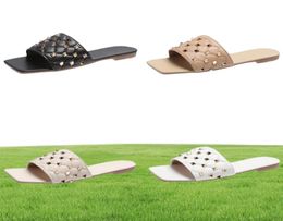 2021 Women Rivet Slides Summer Square toe Flat Sandal Sexy Padded Quilted Slipper Stud Black White Leather Slipon Mules Shoes GR04145524