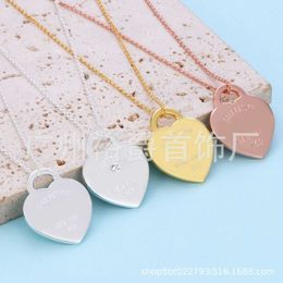 Designer Brand Tiffays Love Necklace Silver Ploteted Copper Cnc Acciaio Sigillo Minimalista a forma di cuore Catena di ciondoli a forma di cuore