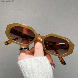 Sunglasses SO EI Fashion Small Polygonal Square Sunglasses for Women Jelly Coloured Gradient Shadow UV400 Retro Mens Tea Lens SunglassesL2404