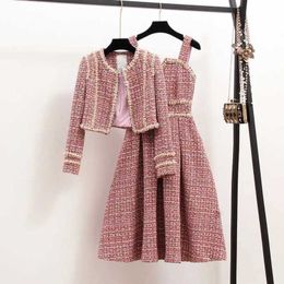 Zweiteilige Kleider Womens Elegant Tweed Luxus Set Pearljacke und Kleid zweiteiliger passender Set Winter Jacquard Pink Party Clothingc240407