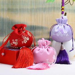 Gift Wrap 1pc Embroidery Sachet Plum Blossom Fashion Portable Chinese Style Brocade Jewelry Drawstring Bag Car Hanging Bedroom Decoration
