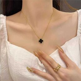 Vans Netizens with the same 18K clover necklace womens diamond studded sweater chain non fading light luxury niche high-end collarbone chain Instagram