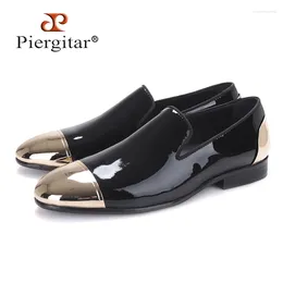 Casual Shoes Piergitar 2024 Black And White Patent Leather Men Handmade Party Wedding Dress Plus Size Men's Loafers