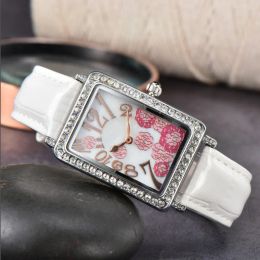 Hochwertige Frauen Uhren AAA Quartz Bewegung Watch Watch Rose Gold Silber Hülle Lederband Frauen Uhr Enthusiast Top -Designer -Armbanduhren Geneve Geneve