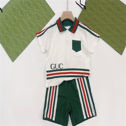 Markendesigner Polo-Shirt 2 Sets Baumwolljungen Mädchen hochqualitativ hochwertige Kinder-T-Shirt-Shorts Größe 90 cm-150 cm D05