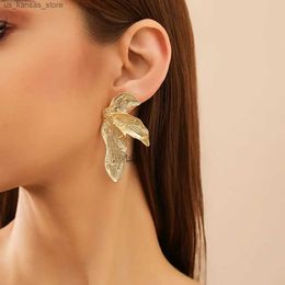 Charm Lacteo Vintage Gold Color Irregular Leaf Shape Drop Earrings Womens Trendy Pendant Earrings Fashion Statement Jewelry Ladies240408