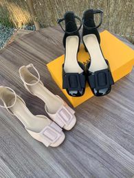 Sandals 2024 Designer Slippers Women Summer In High Quality Elegant Comfortable Trend Fashion Letter Embossed Flat