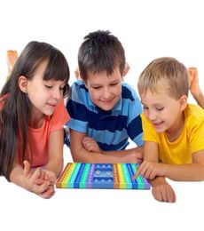 Push Desktop Toy per Puzzle Tabletop Decompression Board Finger Bubble Sensory Educational Toys DHL 7121704153