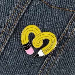 Creative Twisted Yellow Pencil Enamel Pins Cartoon Heart Shape Art Brooches Gift for Artist Student Metal Jewelry Backpack Badge