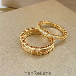 2024 Designer Bulgariiy Jewellery Band Rings Classic Snake Bone Full Diamond Temperament Girlfriend Gift Autumn New Cats Eye Stone Ring