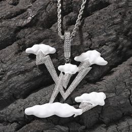 New Arrived Luxury British Gold Letter Pendant Necklace Cloud Necklace Clay Bone Chain