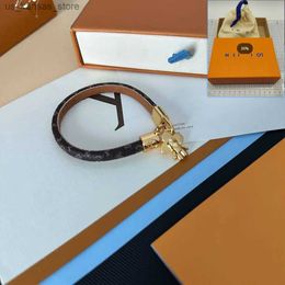 Charm Bracelets Classic Designer Leather Bracelet Luxury Copper Charm Bracelet Vintage Luxury Style Jewelry Bangle With Box High Quality Women Je Y240416PP1B