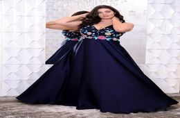 Stunning Navy Blue Plus Size Prom Dresses VNeck Floral Appliques Evening Gowns ALine Floor Length Chiffon Formal Dress1943687